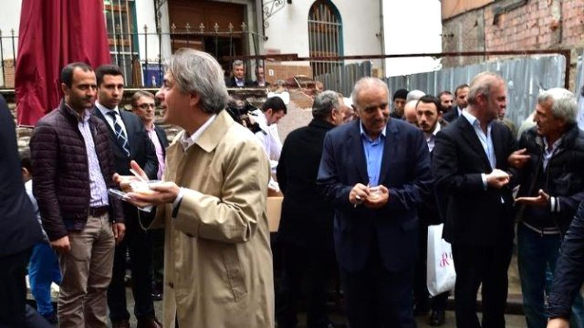 Beyoğlu\'nda 46 Camide 14 Bin Kutu Aşure Dağıtıldı