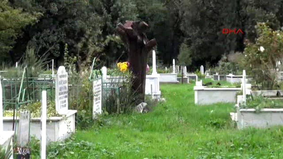 Bursa 10 Günlük Bebeği Mezarlığa Terk Ettiler