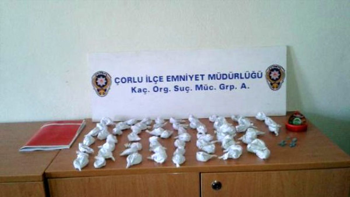 Çorlu\'da İnternet Kafeye Uyuşturucu Baskını; 2 Gözaltı