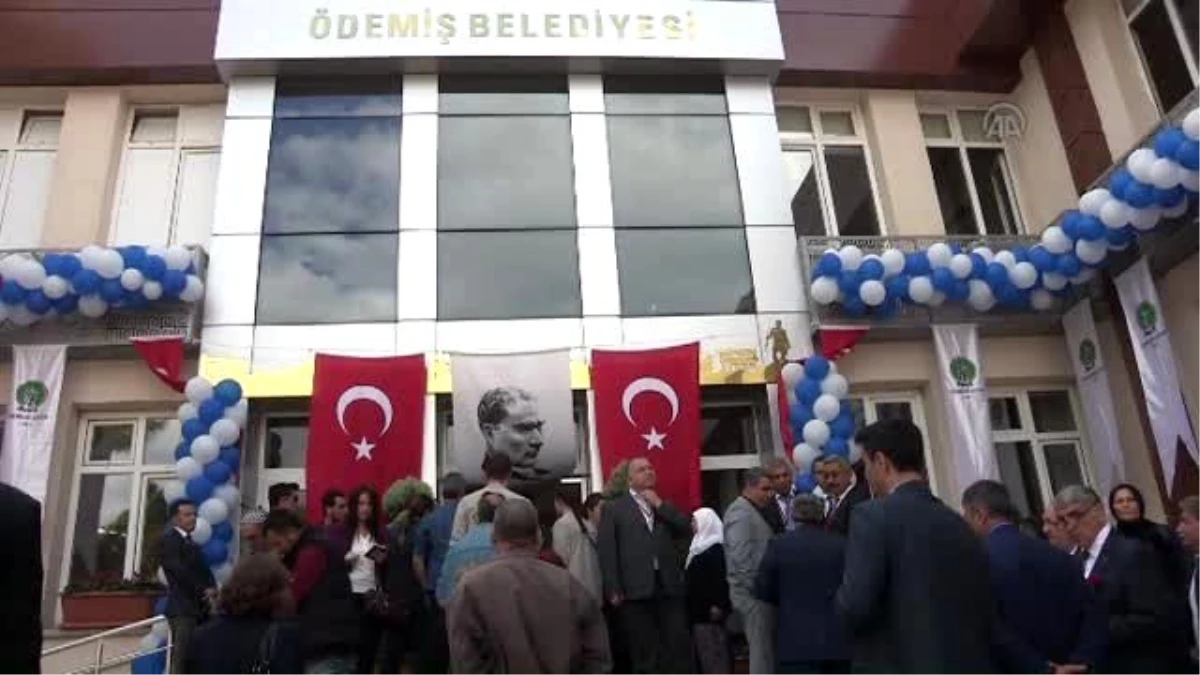 Davutoğlu, Ödemiş Belediyesini Ziyaret Etti