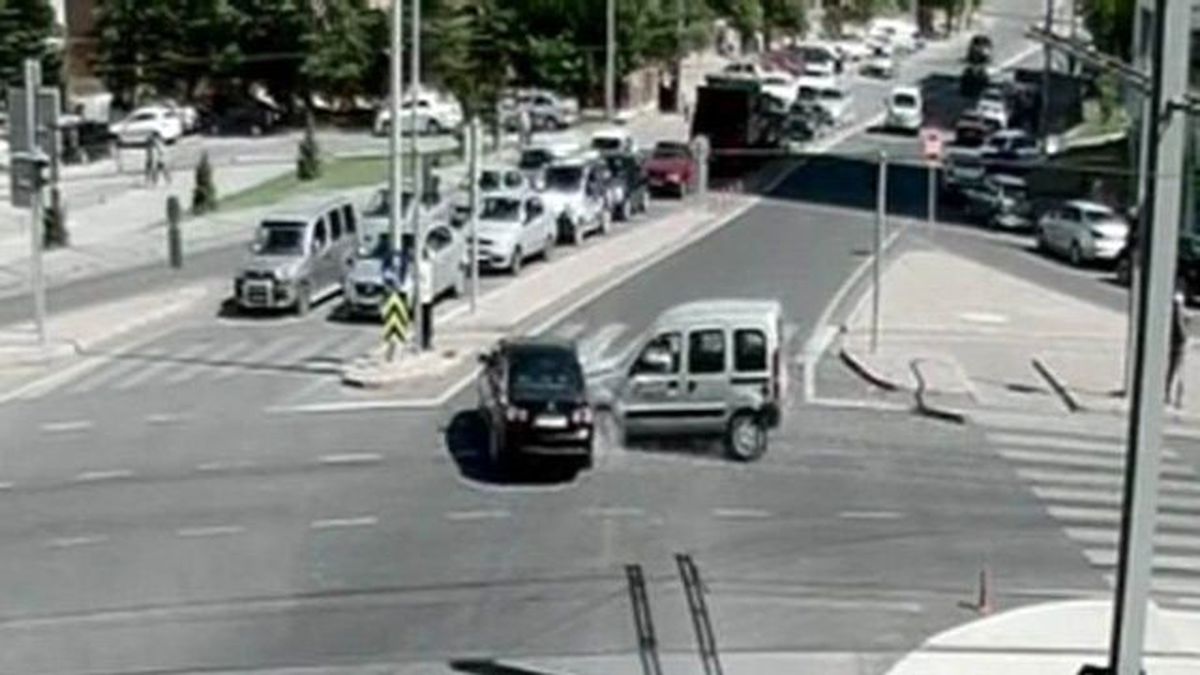 Dikkatsiz Sürücüler ve Yaptıkları Kazalar Mobese Kameralarına Takıldı