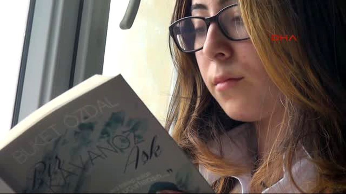 Fethiye Liseli Kızın Yazdığı \'Aşk Hikayesi\', İnternette 6 Milyon Kişi Tarafından Okununca Kitap Oldu