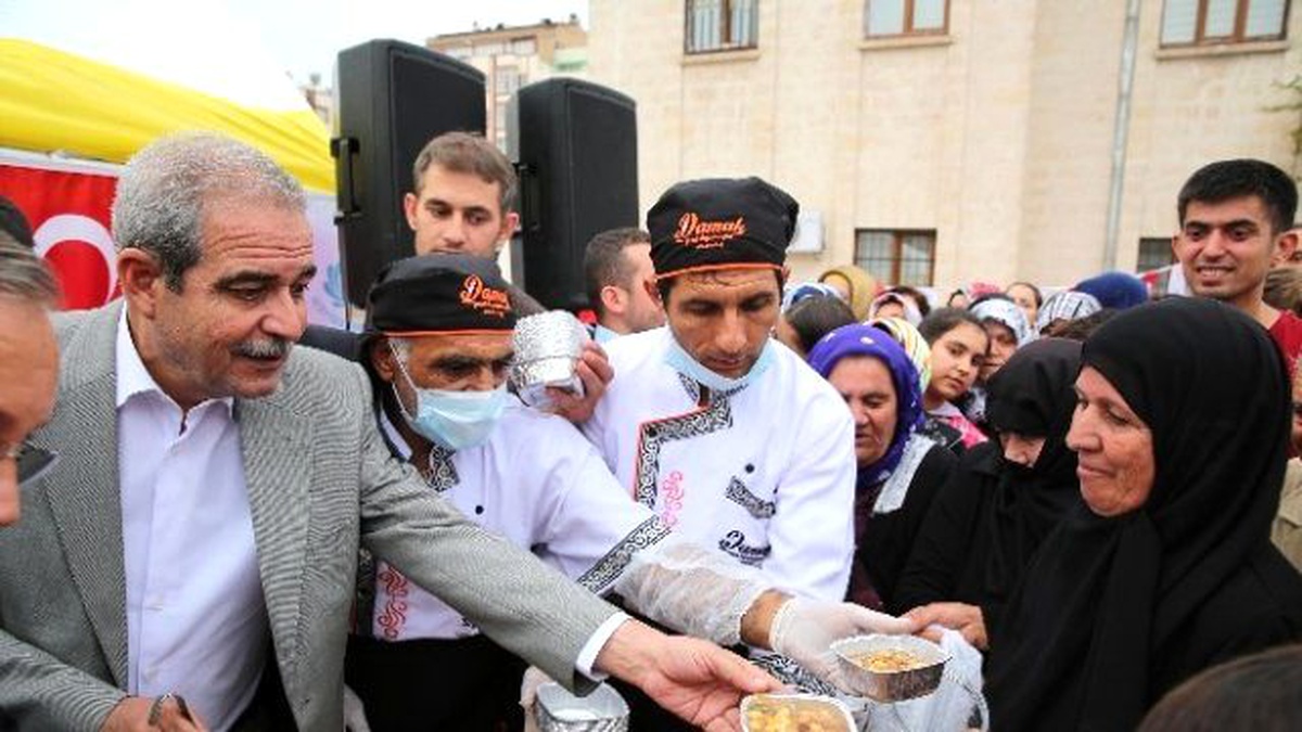 Haliliye Belediyesi\'nden Vatandaşlara Aşure İkramı