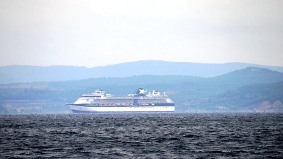 Hastalanan Yolcu Sahil Güvenlik Ekipleri Tarafından Hastaneye Yetiştirildi