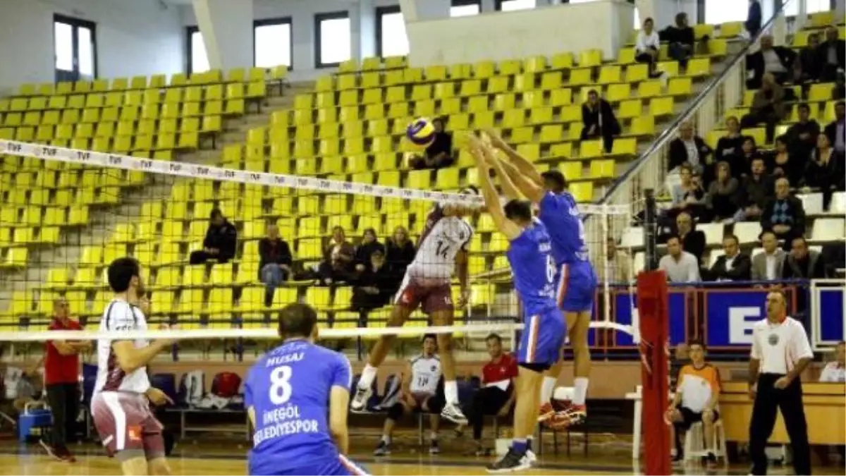 İnegöl Belediyespor-Bornova Anadolu Lisesi: 1-3 (Voleybol 1\'inci Ligi)