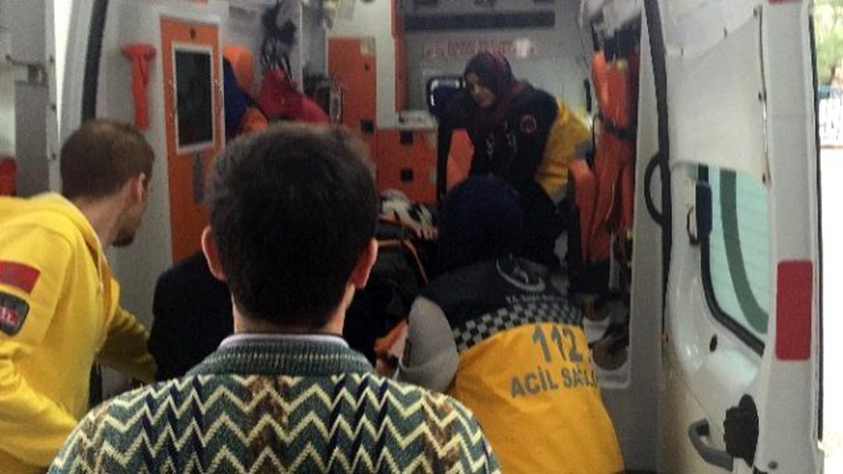 Kamyonun Açılan Arka Kapağı Yayaya Çarptı