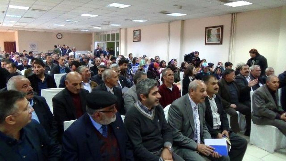 Kars\'ta AK Parti Sandık Görevlileri Eğitim Toplantısı Yapıldı