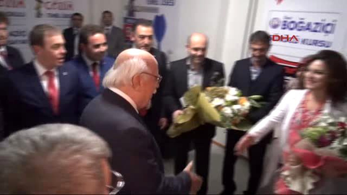 Kütahtya - Bakan Avcı Okul Ziyaret Etti,aşure Dağıttı