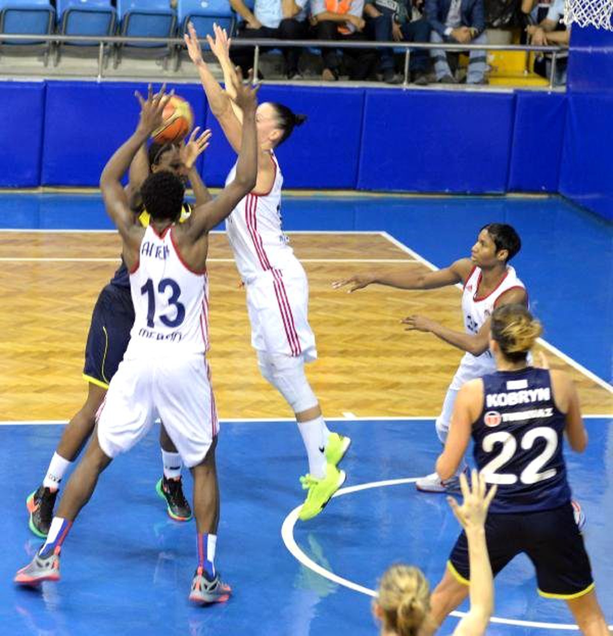 Mersin Büyükşehir Belediyesi-Fenerbahçe: 74-79
