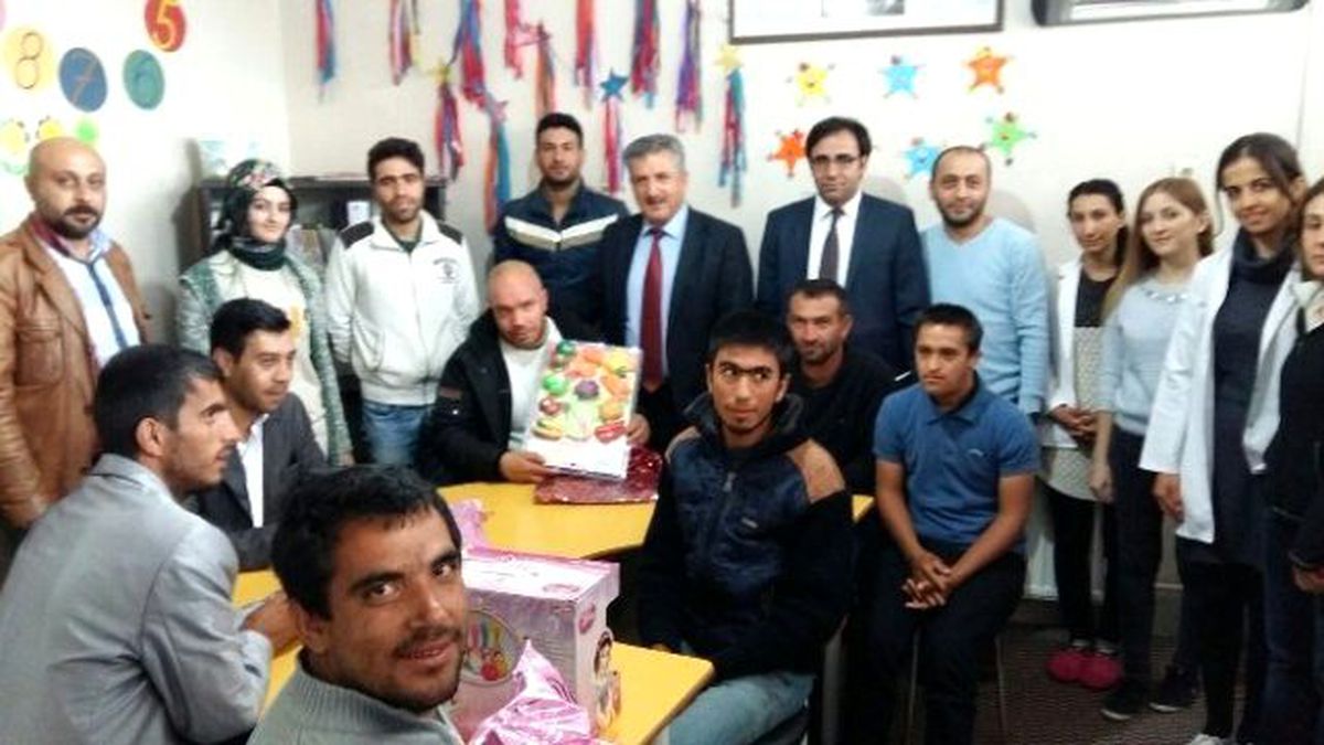Muş\'ta Engelli Öğrencilere Hediyeli Ziyaret