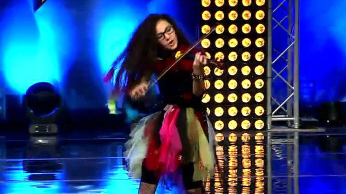Sıla Çiftçi\'nin Sanatsal Beceri Performansı!