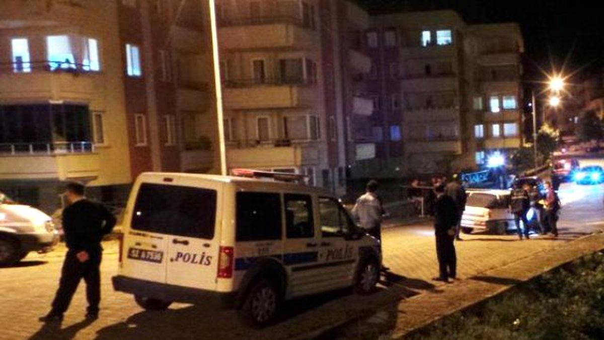 Şüphe Üzerine Kendilerini Durduran Polisi Otomobille Kaçırdılar