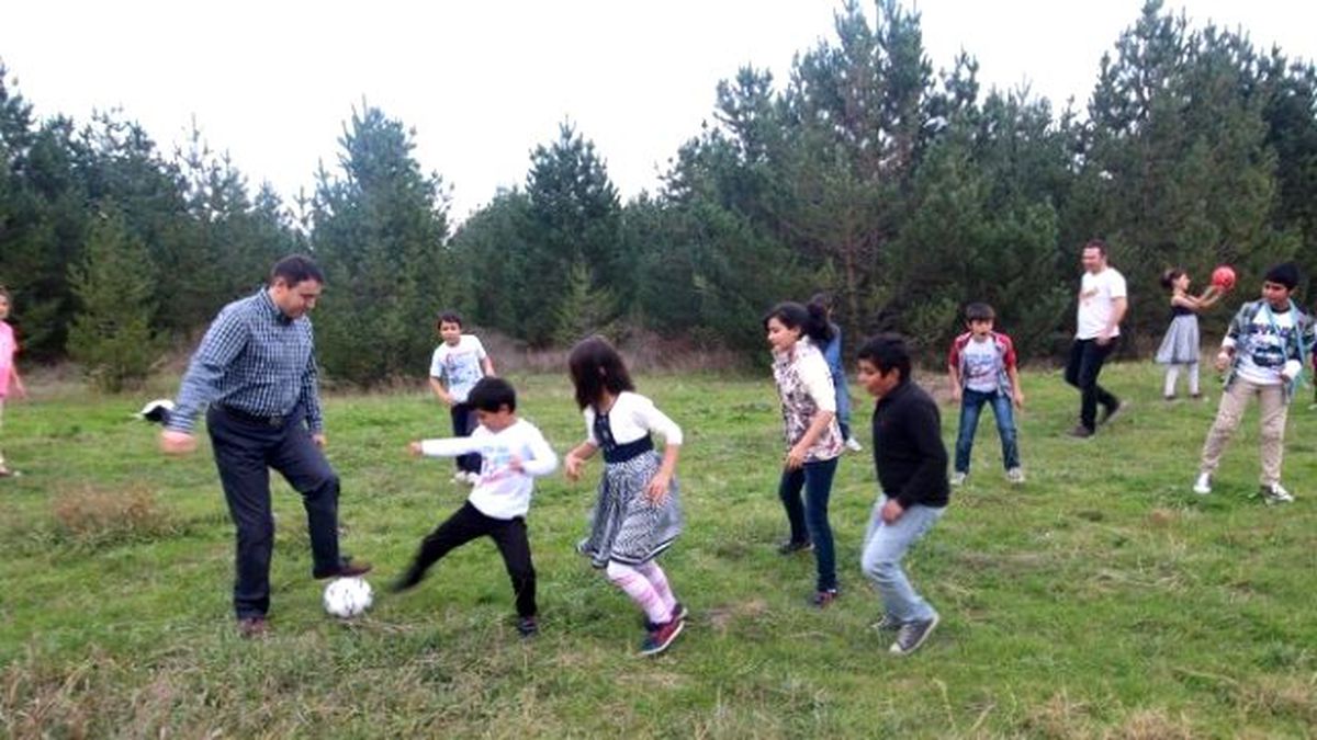 Vali Işın ve Eşi Sevgi Evlerindeki Çocuklarla Piknik Yaptı