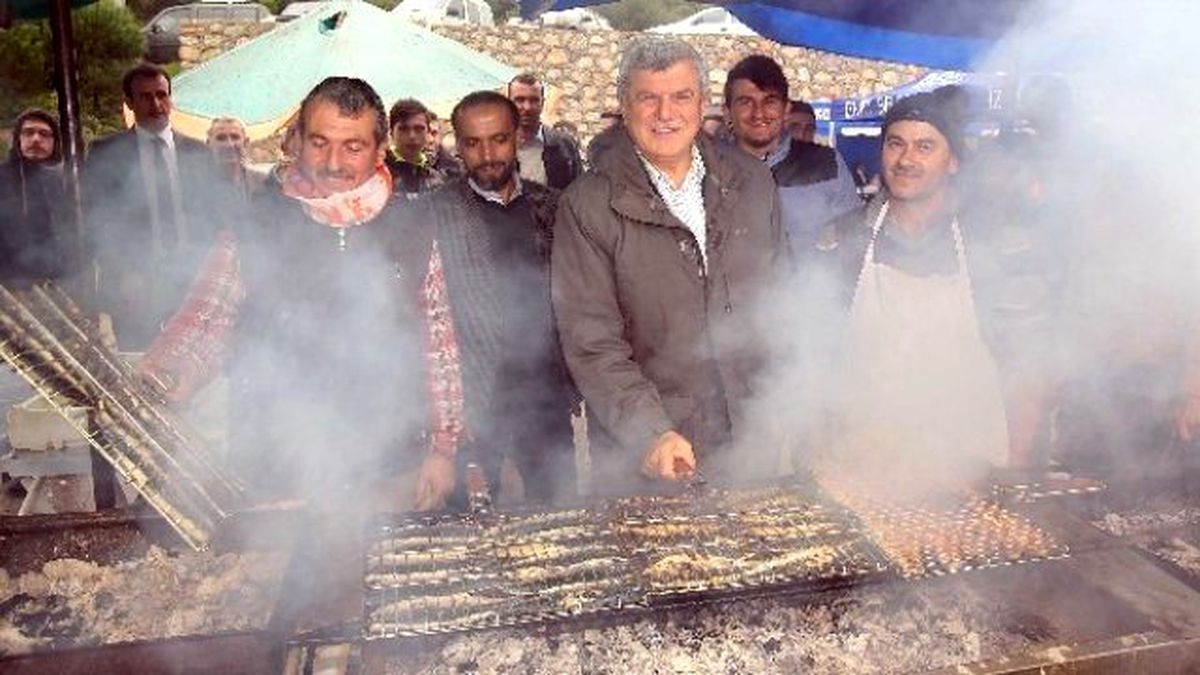 Başkan Karaosmanoğlu, "Muhtarlarımız Baba ve Anadır"
