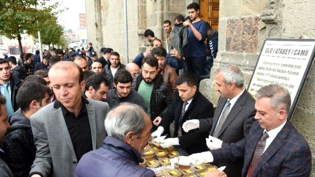 Büyükşehir\'den 13 Bin Kişiye Aşure İkramı