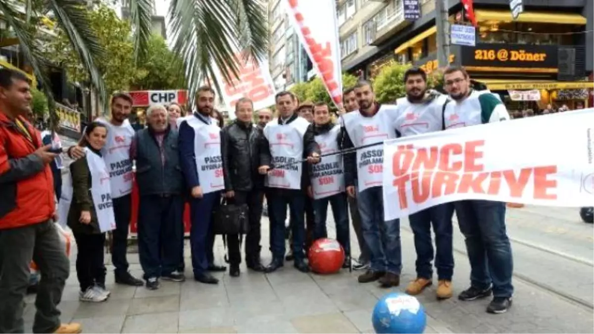 CHP\'lilerden Derbi Öncesi Passolig Eylemi...