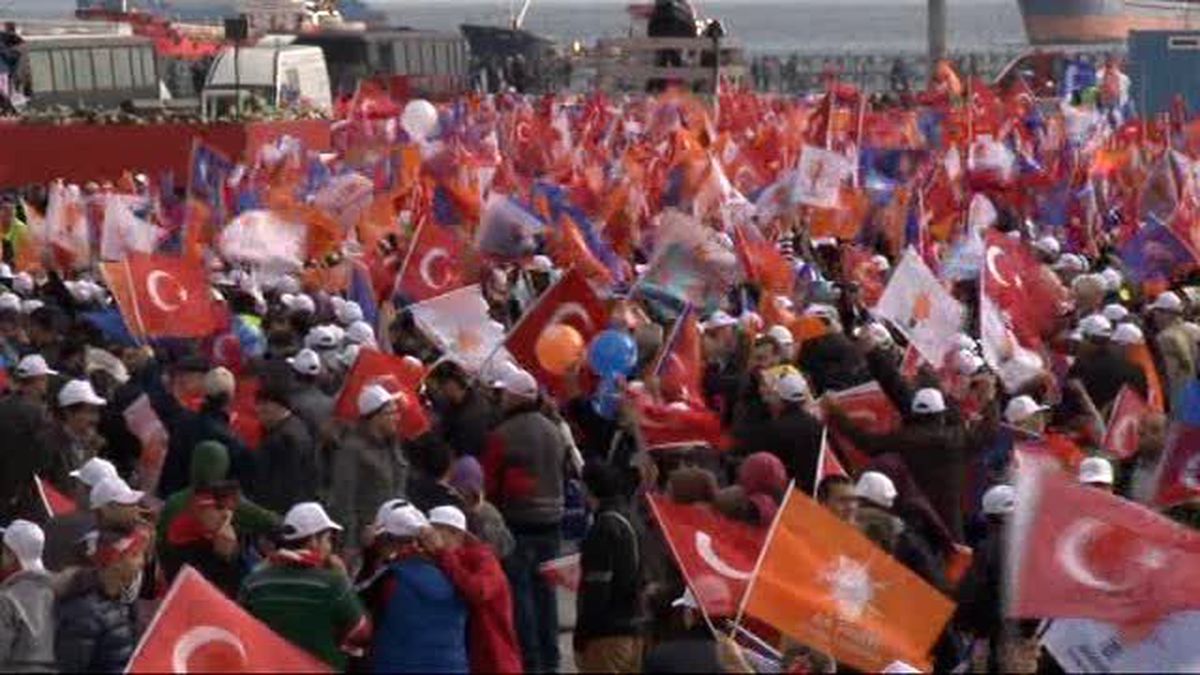 Davutoğlu\'ndan Bahçeli\'ye Bayramlık Ağızını Her Açtığında Öfke Kusuyor