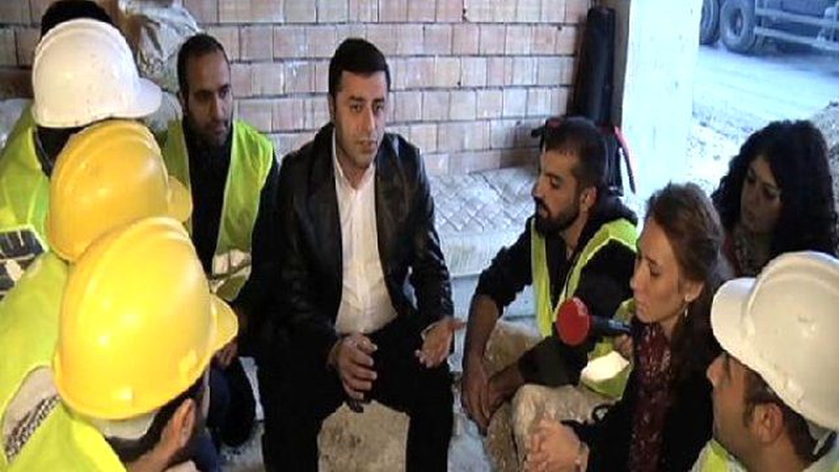 Demirtaş İşçilerle Kahvaltı Yaptı, Dertlerini Dinledi