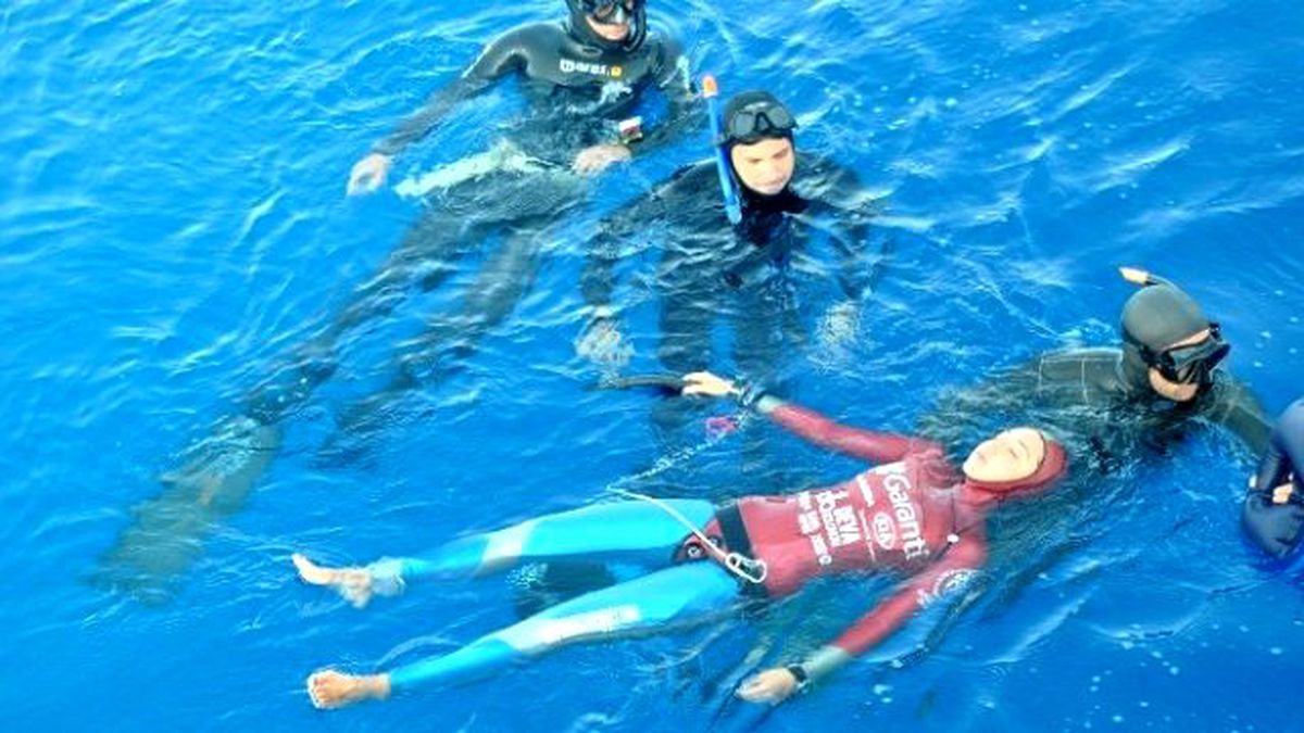 Dünya Rekortmeni Şahika 100 Metre Dalarken Fenalaştı