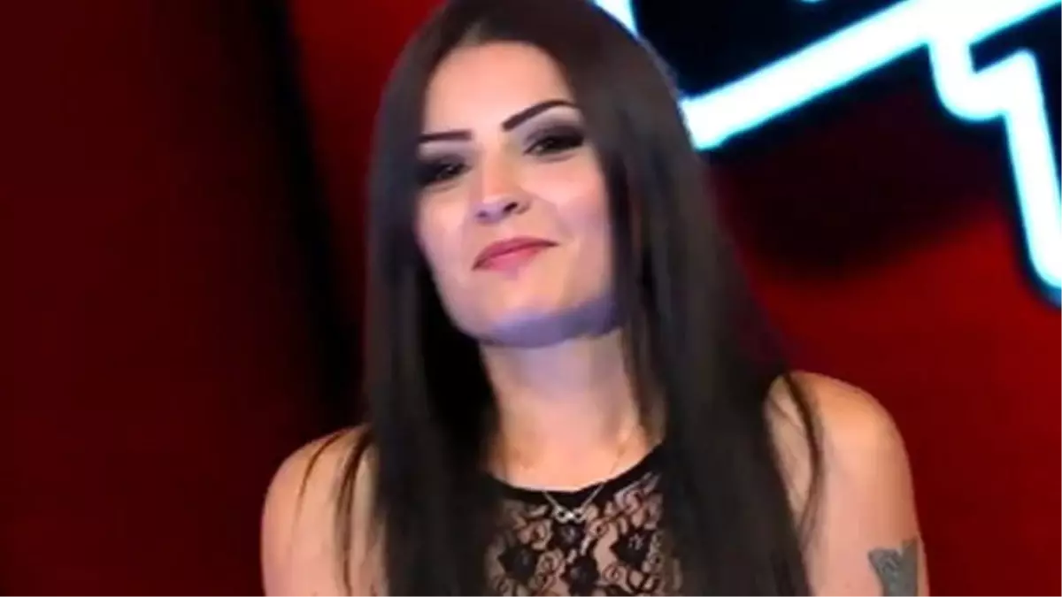 Ahmet Kaya Şarkısı Söyleyen Duygu Ayakta Alkışlandı