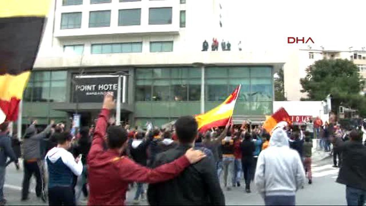 Galatasaray, Derbi Maç Öncesi Kadıköy\'e Coşkuyla Uğurlandı