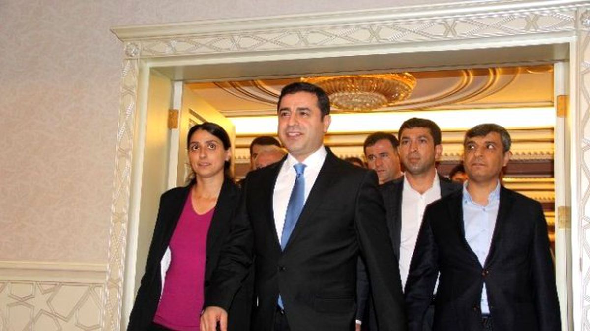 Hdp Eş Genel Başkanı Demirtaş Diyarbakır\'da