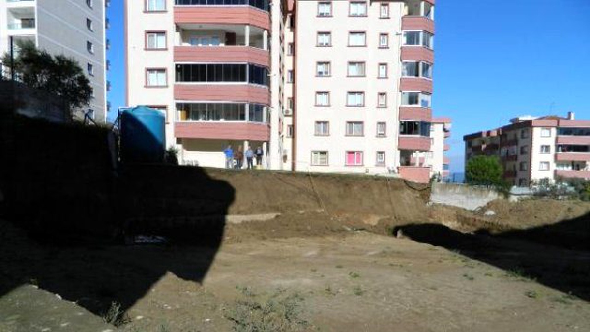 İstinat Duvarı Çöktü, 17 Daireli Bina Boşaltıldı