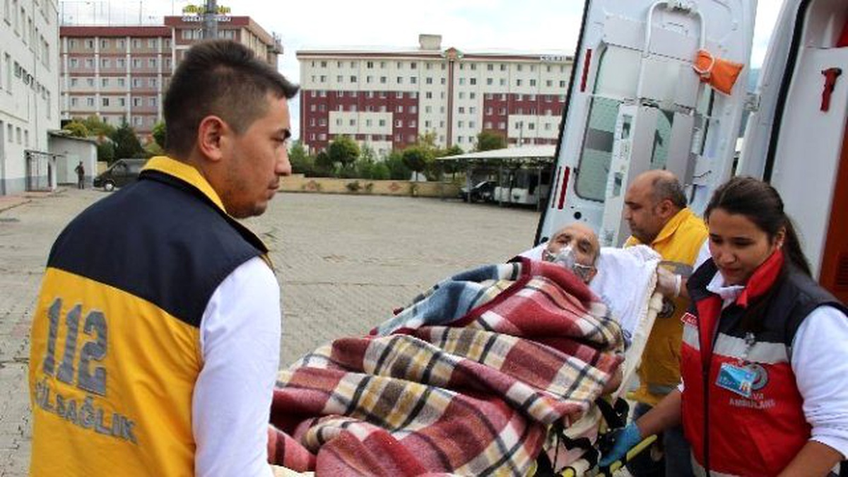 Karaciğer Nakli Bekleyen Hasta Hava Ambulansı ile İstanbul\'a Sevk Edildi