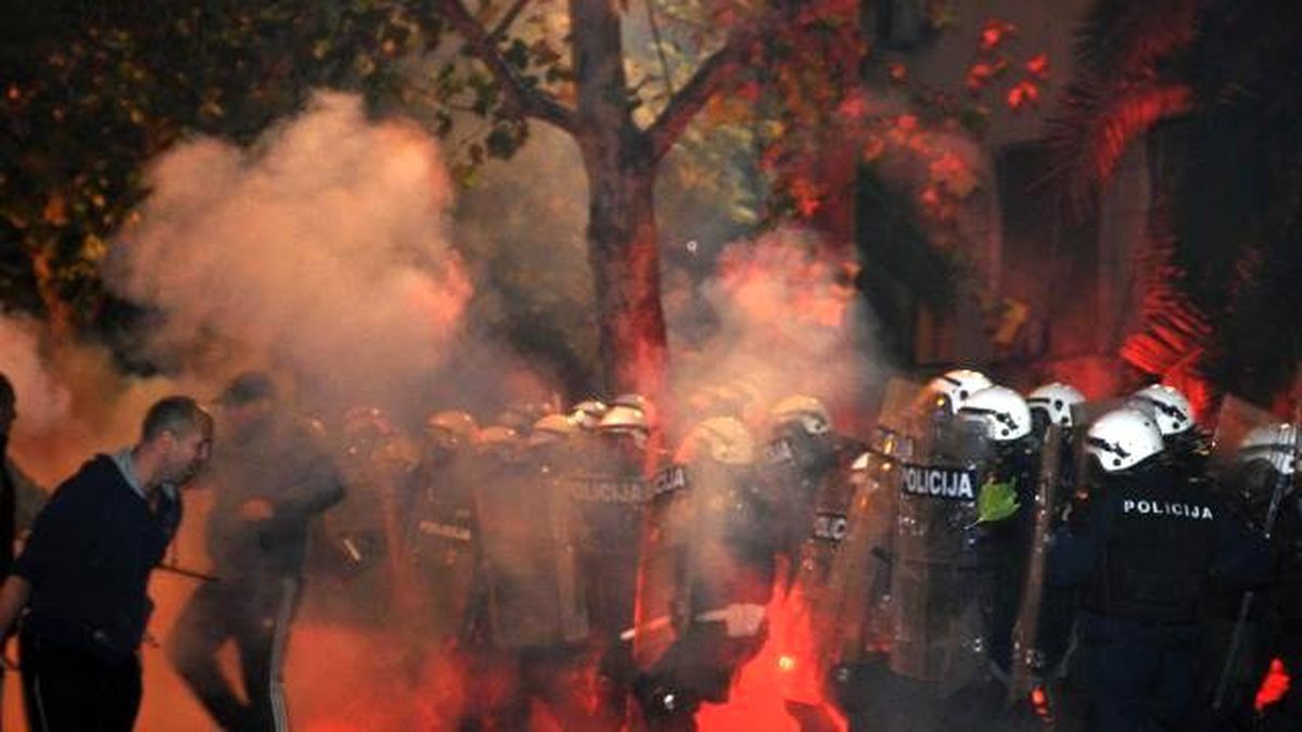 Karadağ\'da Polis ile Göstericiler Çatıştı