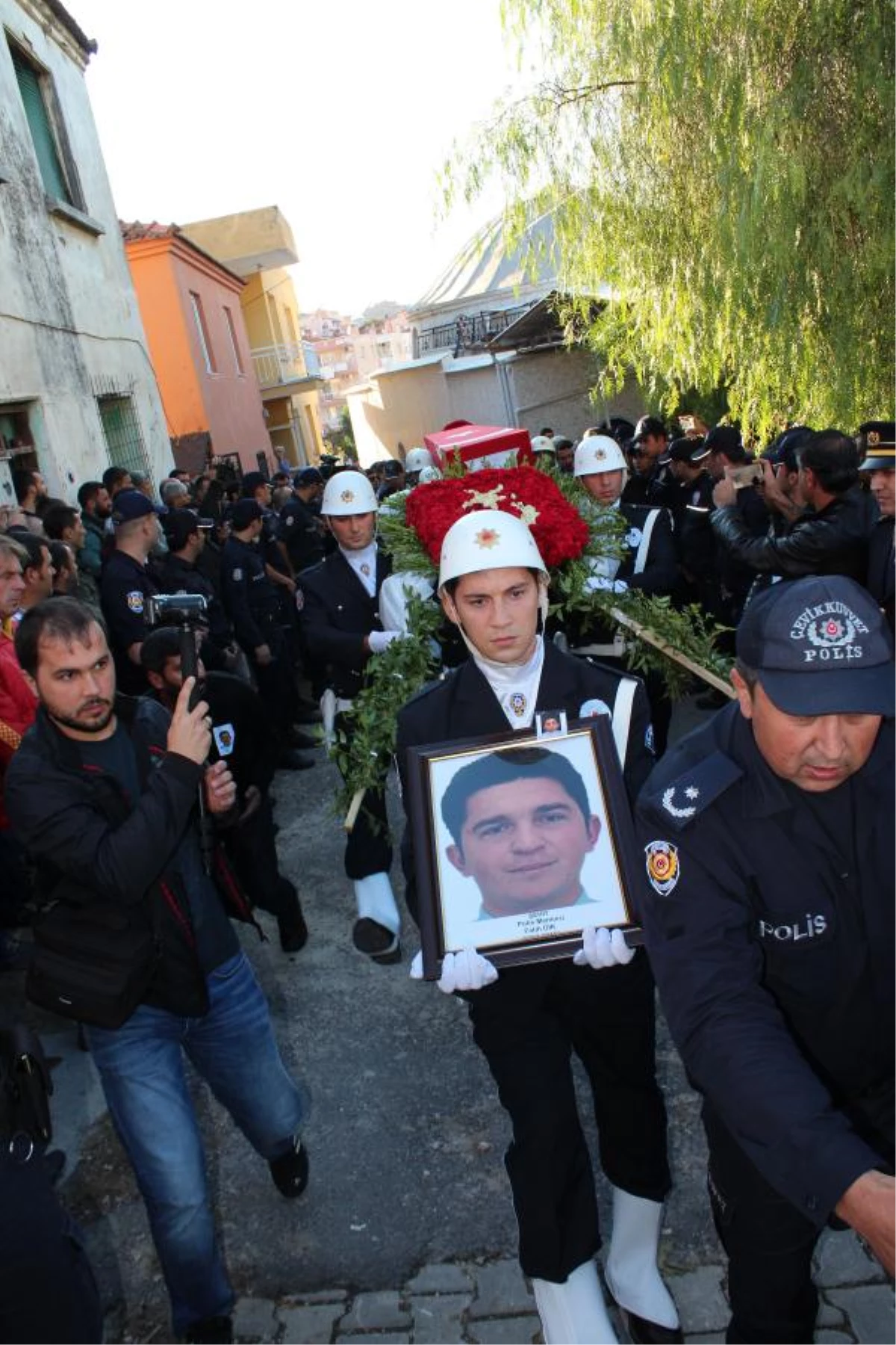 Kaza Şehidi Polis Memuru, İzmir\'de Toprağa Verildi