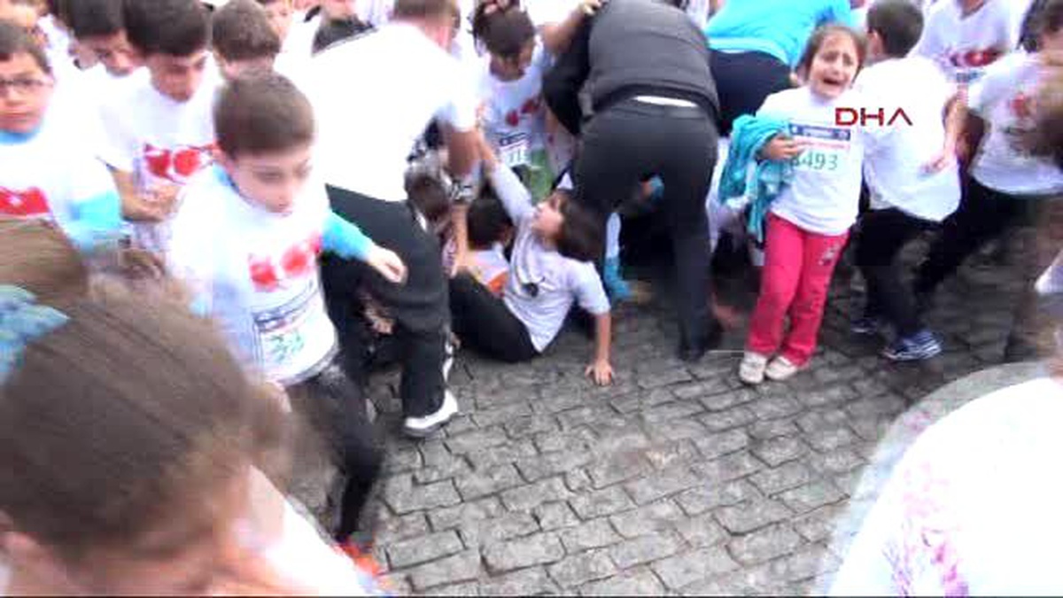 Kocaeli Maratona Katılan Çocuklar Ezilmekten Son Anda Kurtarıldı