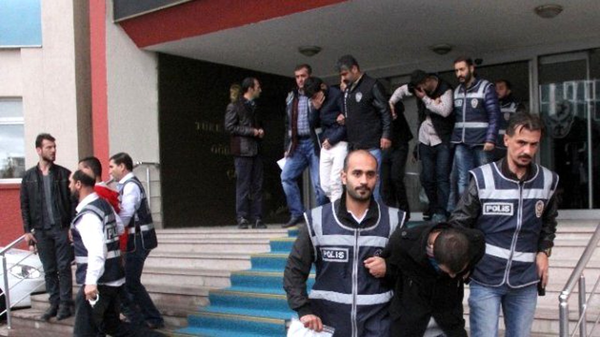 Kuyumcuyu Dağa Kaldırıp, İş Yerini Soyan 12 Kişilik Çete Başbakanın Talimatıyla Çökertildi