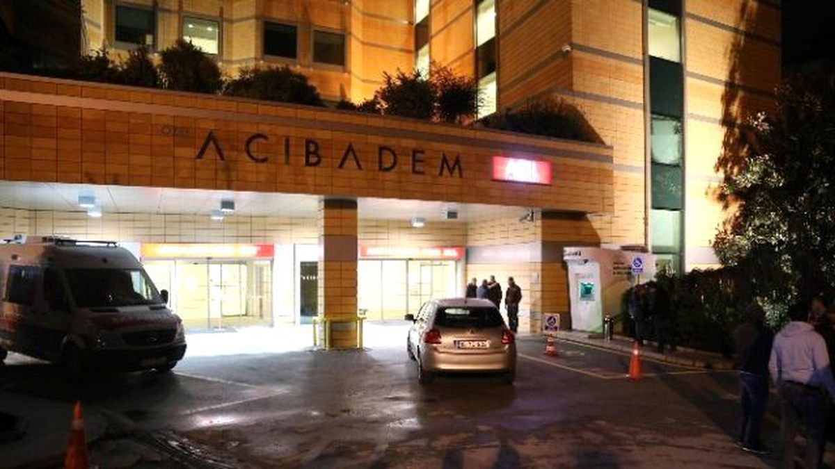 Maçta Hayatını Kaybeden Teknik Direktörün Sevenleri Hastaneye Akın Etti