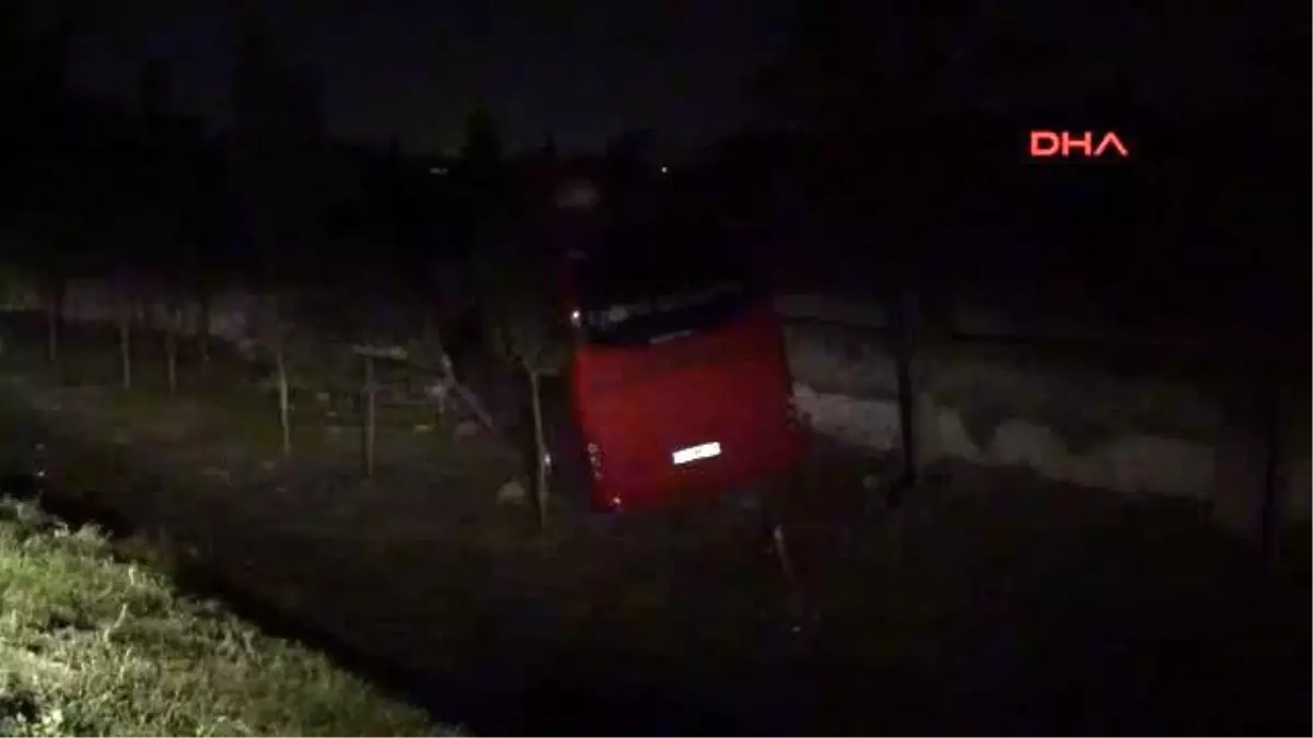 Şarampole Düşen Yolcu Otobüsü İstinat Duvarına Çarptı