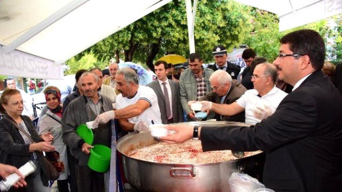 Şehzadeler\'den 5 Bin Kişilik Aşure Hayrı