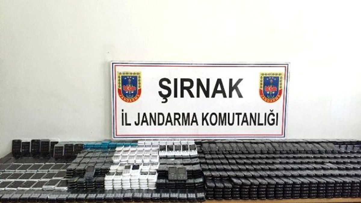 Şırnak\'ta 2 Bin 200 Adet Kaçak Cep Telefonu Ele Geçirildi