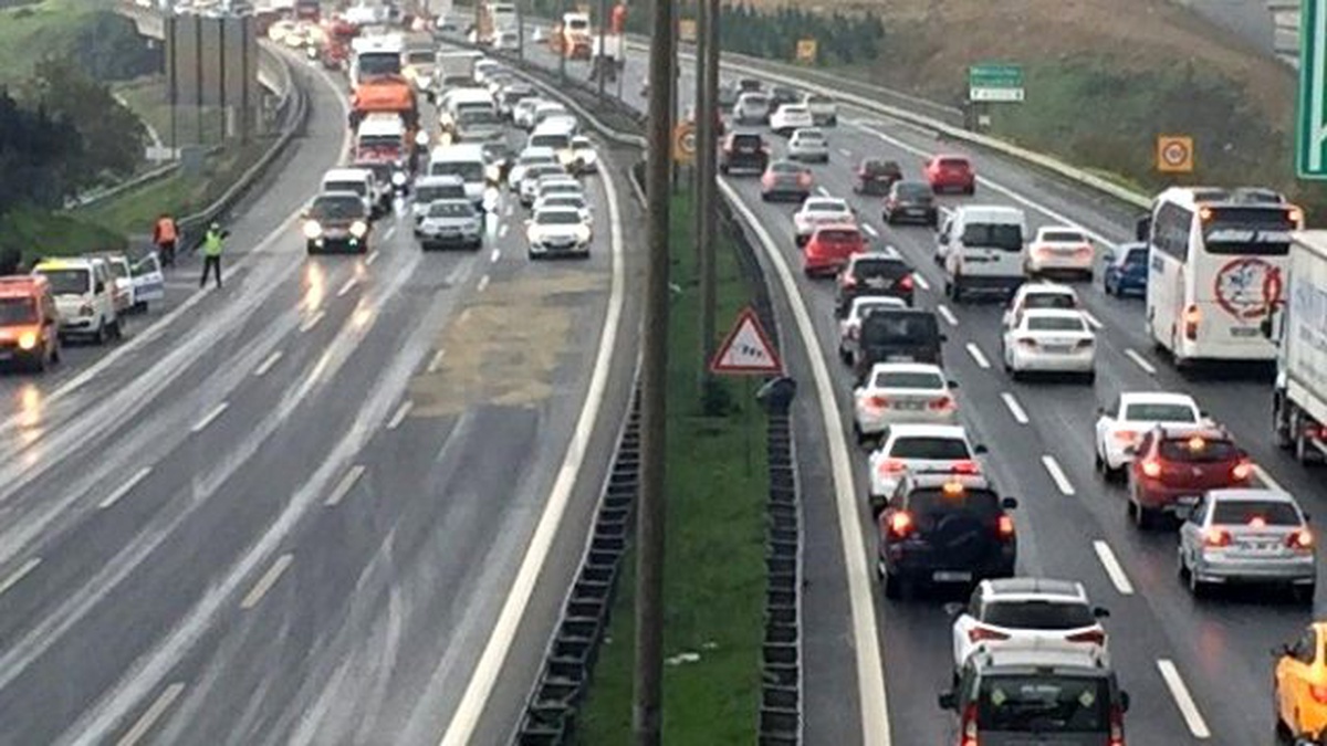 Tem Otoyolu\'nda Kaza: 6 Yaralı