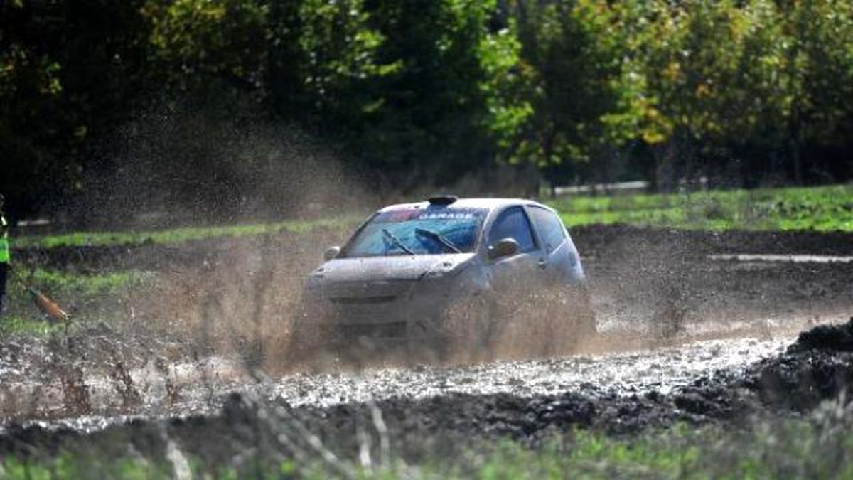 Türkiye Rallikros Şampiyonası İznik Gölü Kıyısında Yapıldı