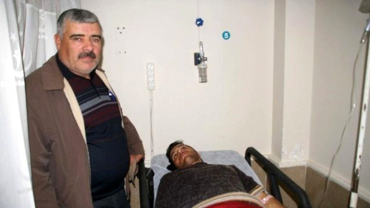 Üzerine Raylı Kapı Düşen Genç Yaralandı