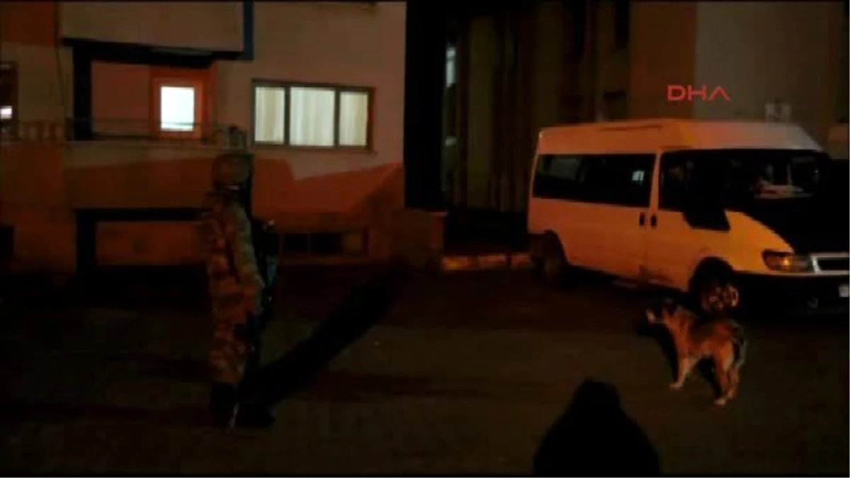 Van - Başkale\'de Sınırda Mahsur Kalan Kaçakları Mehmetçik Kurtardı