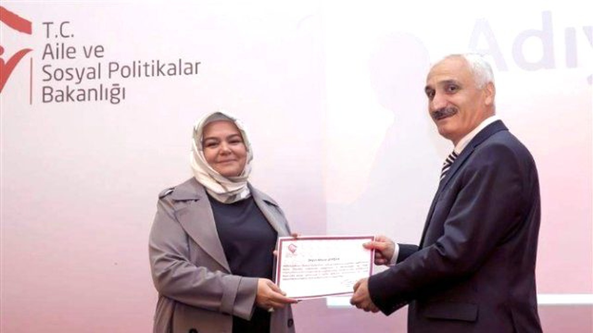 Aile ve Sosyal Politikalar İl Müdür Vekili Şimşek\'e Teşekkür Belgesi