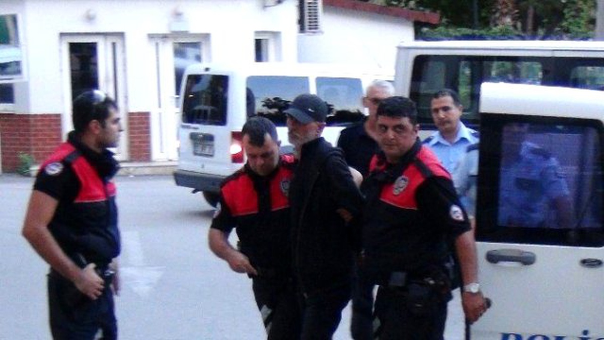 Ayrıldığı Karısına Sokak Ortasında Kurşun Yağdırdı