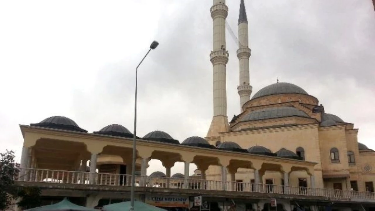 Başbakan Davutoğlu\'ndan Van\'daki Camiye Maddi Destek