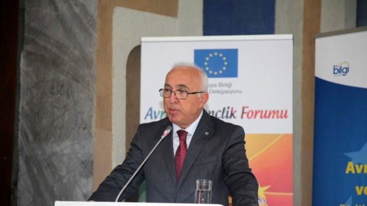 Başkan Hiçyılmaz, İzmir\'de Düzenlenen Mülteci Olmak ve Haklarım, Kimliğim Temalı 9. AB Gençlik...