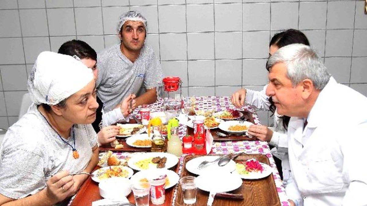 Başkan Karaosmanoğlu, "Ülkemiz Çalışan ve Hizmet Edenlerle Yükselecektir"