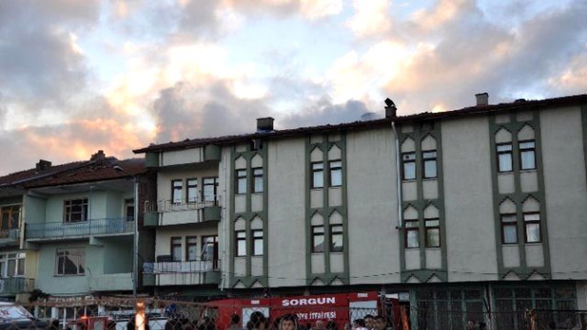 Çatı Katında Çıkan Yangın Korkuttu