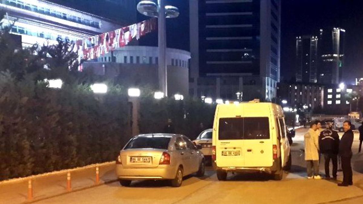 CHP Genel Merkezi Önünde Silah Sesleri