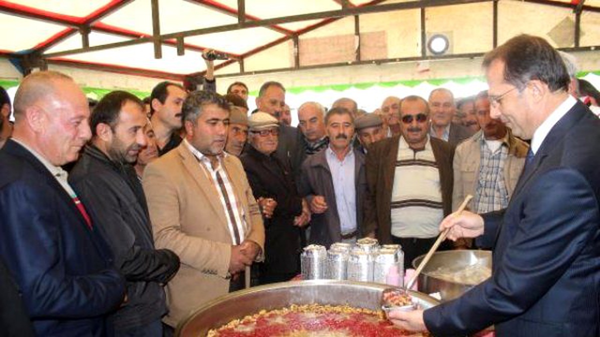 Cumhurbaşkanı Adına Van Valisi Aşure Dağıttı