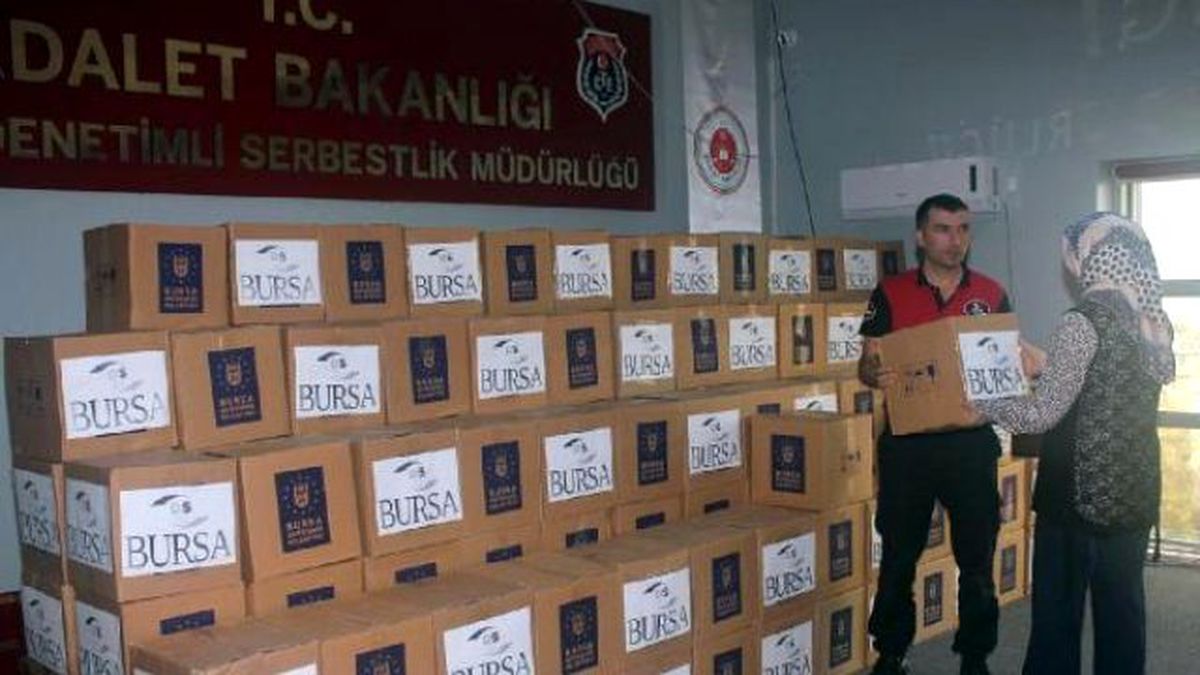 Denetimli Serbestlik Müdürlüğü\'nden Erzak Dağıtımı