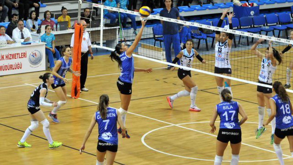 Develi Belediyesi Voleybol Takımı İlk Profesyonel Maçına Çıktı
